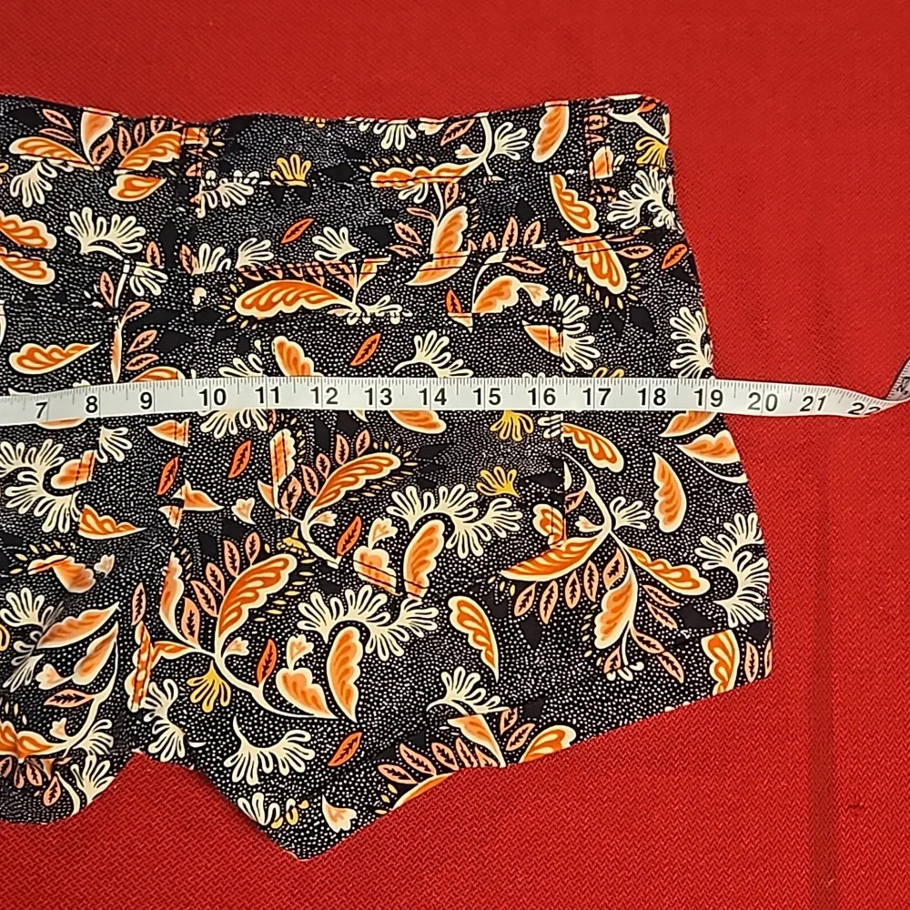 H and M floral leaf graphic print shorts size 12 faux cuff hem - Picture 8 of 8
